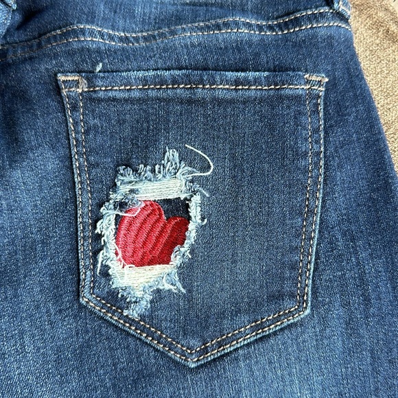 New York & Company SoHo Curvy Boyfriend Jeans with Embroidered Heart Size 4 - Picture 6 of 9